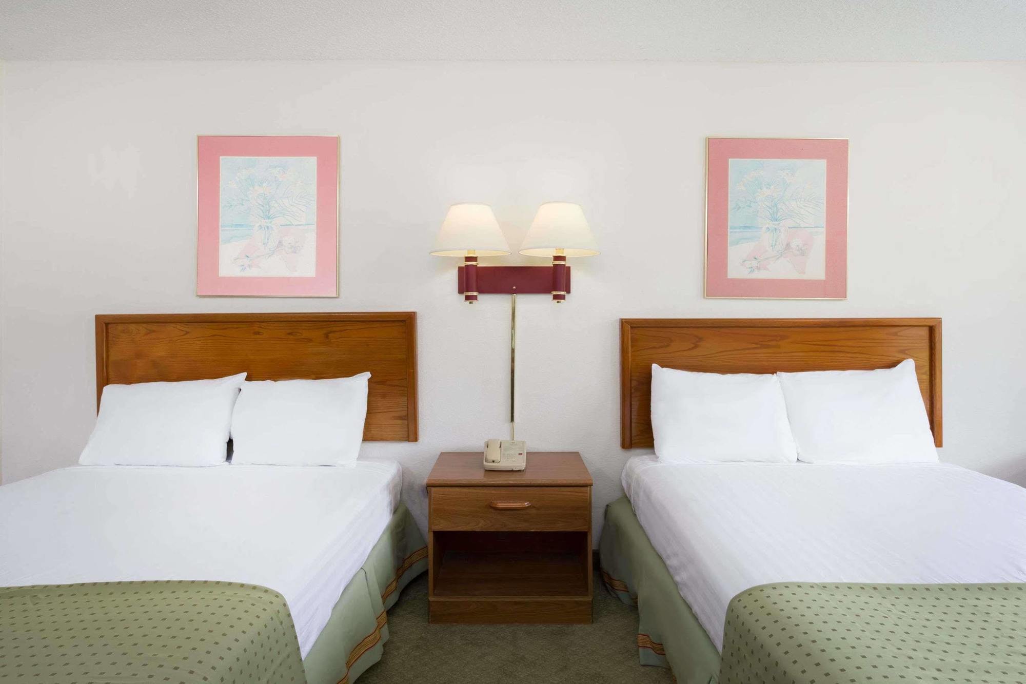 Palmetto Inn By Magnuson Worldwide Manning Exterior photo