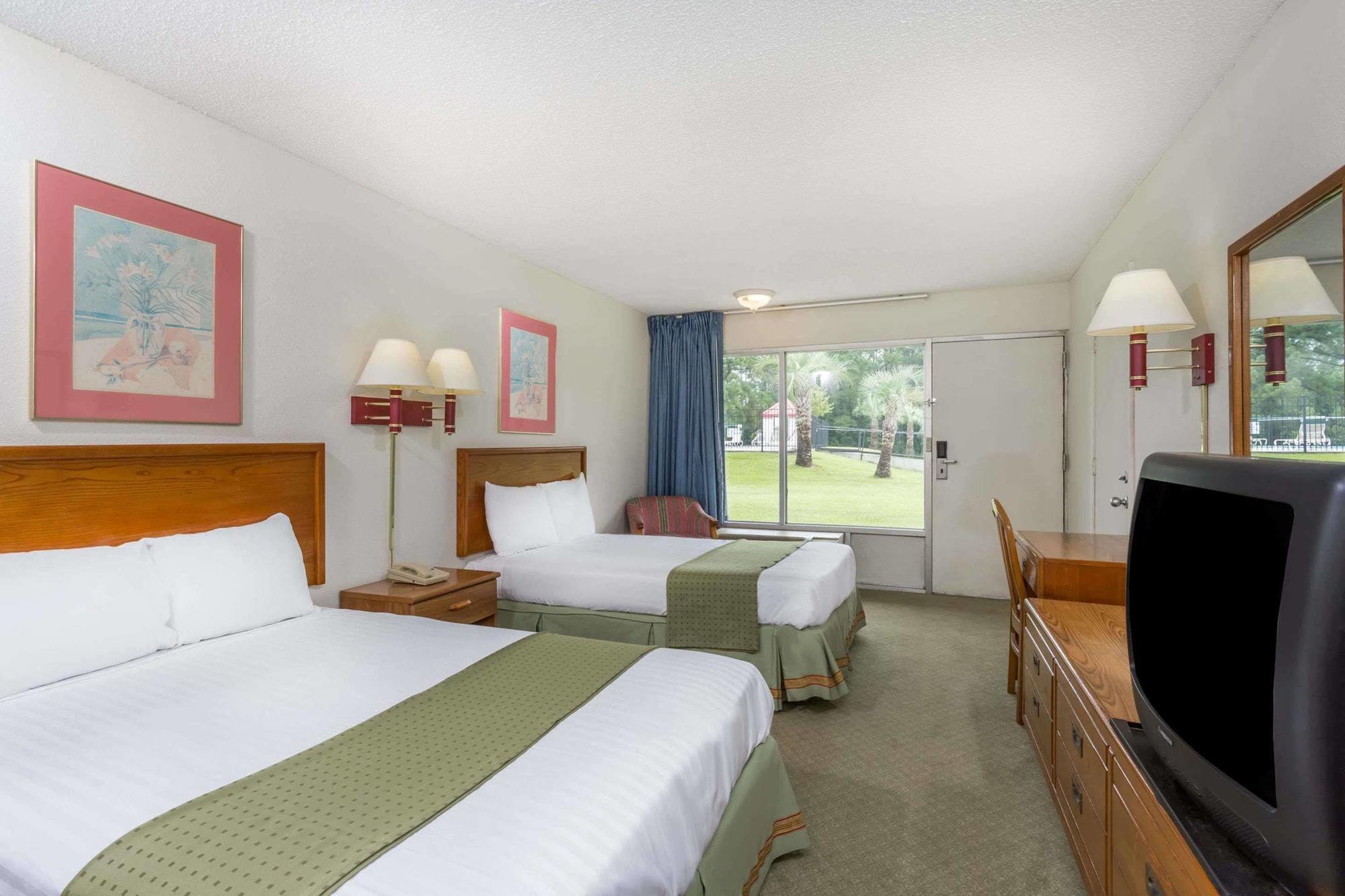 Palmetto Inn By Magnuson Worldwide Manning Exterior photo