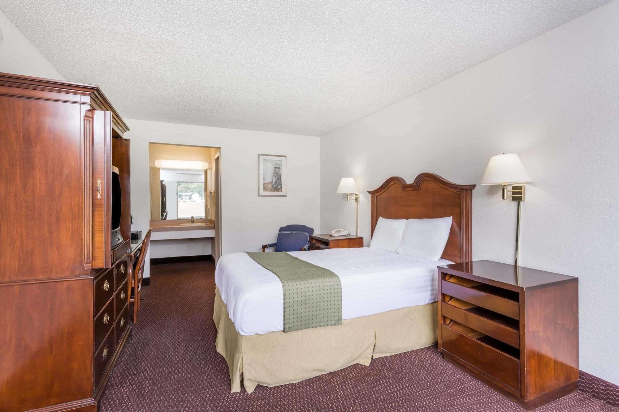 Palmetto Inn By Magnuson Worldwide Manning Exterior photo