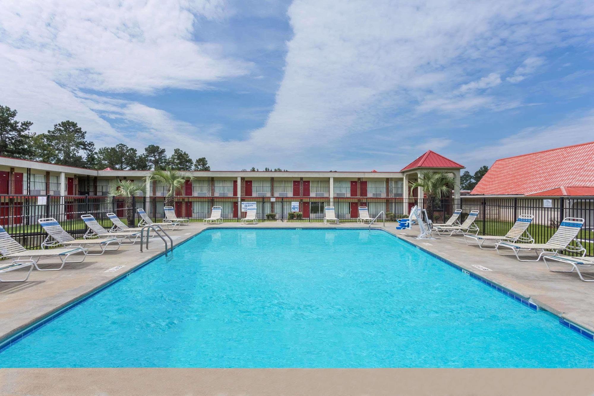 Palmetto Inn By Magnuson Worldwide Manning Exterior photo